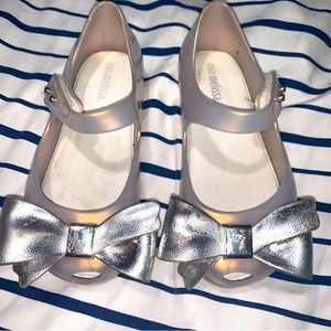 Mini Melissa - Mini Ultragirl Celebration BB Pearly Silver Size 9 Toddler M